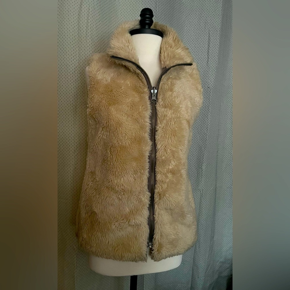 LaRok Faux Fur Zip-front Vest